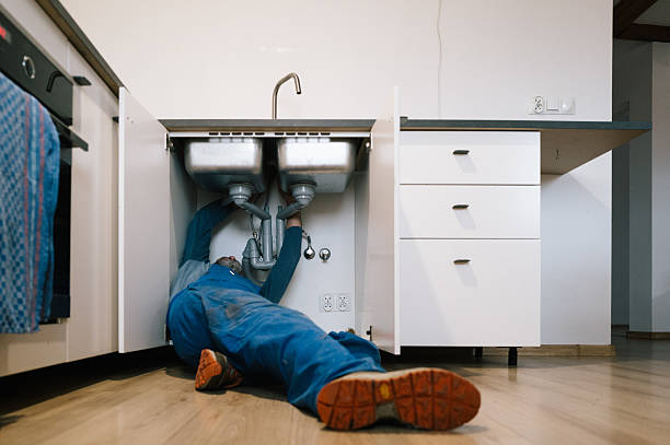 Professional Plumbing technician working in Red Rock, TX